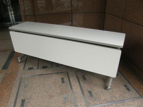 【在庫一掃】【1台限定】【9月6日更新】サイドスタックテーブル■幕板付き■通常14,700円⇒5,250円！■多少の使用感はございます。
                                    中古
            