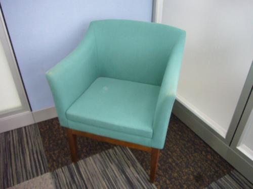 ラウンジチェア　カラー：グリーン　個人のライフステージや病院など待ち合わせ用のイスとして使われます！！
                                    中古
            