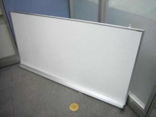 壁掛け式ホワイトボード■ちょっとしたスペースも有効活用■壁掛けタイプなので場所をとりません■
                                    新品
            