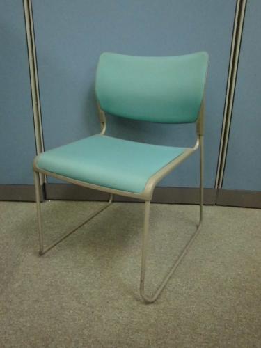 【￥1.999　8脚揃いの入荷！】　Okamura製　スタッキングチェア  【会議チェア】
                                    中古
            