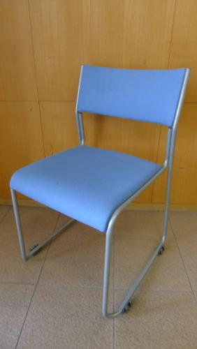 その他メーカー ｜ スタッキングチェア　ブルー色　4脚　重ねられるタイプで便利！【会議チェア】
                                    中古
            
