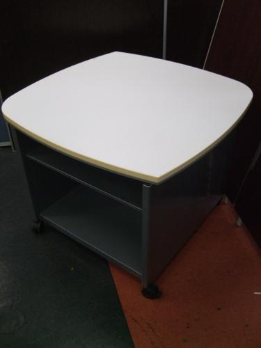 【これまた1品モノ】大きめサイズのプリンター台入荷致しました！【天板はホワイトです】
                                    中古
            