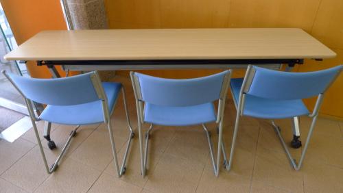 スタックテーブル　スタッキングチェア　【セット商品】
                                    中古
            