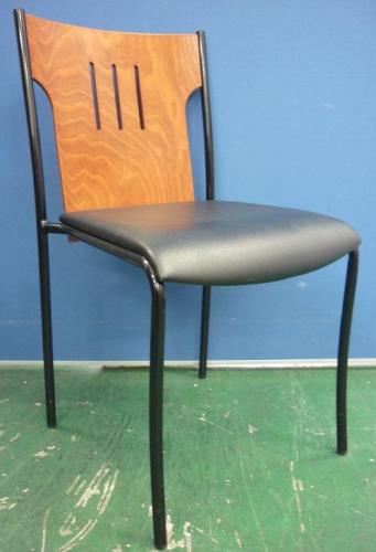 ■コクヨ製　スタッキングチェア　背面木製　おしゃれなスタックチェア■【会議チェア】
                                    中古
            