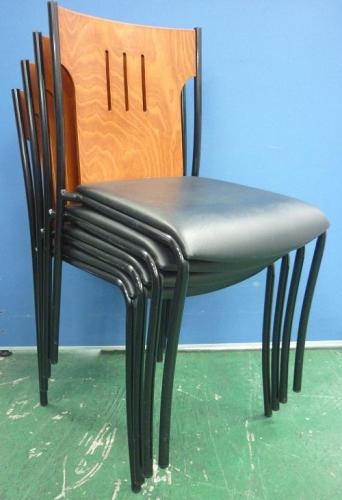 ■コクヨ製　【セット商品】スタッキングチェア4脚セット　背面木製　おしゃれなスタックチェア■【会議チェア】
                                    中古
            