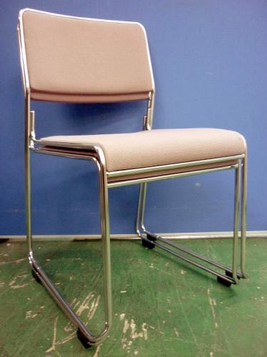 【セット商品】　■スタッキングチェア　布製グレーの定番タイプ■　2脚セットでいかがですか【会議チェア】
                                    中古
            