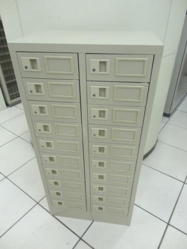 内田洋行製　小物保管庫　すべてのカ所　鍵付き
                                    中古
            