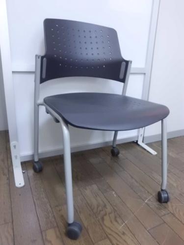 ■スタッキングチェア　【状態良好
】　■キャスター付【会議チェア】
                                    新古品
            