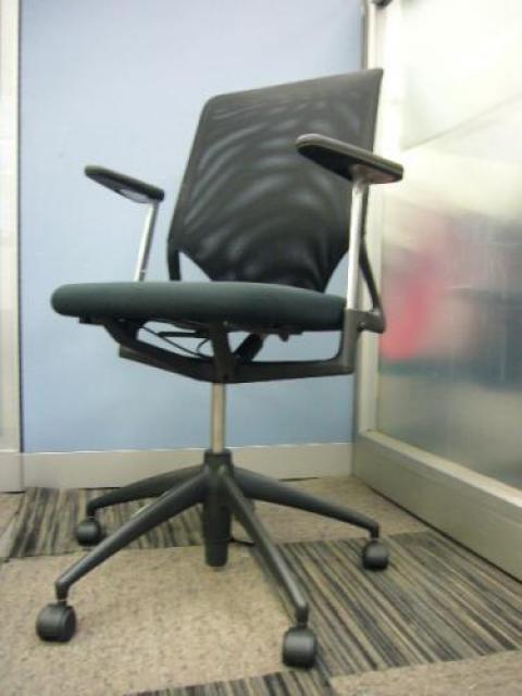 【中古】メダチェア vitra/ヴィトラ 肘付ハイバックチェア 87083