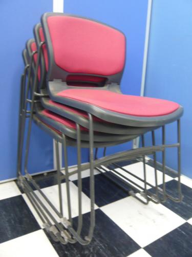 ■スタッキングチェア4脚セット■　ローズピンク色　【内田洋行製】　※使用後は重ねて収納できます【会議チェア】
                                    中古
            