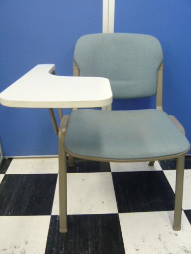 在庫入れ替え祭り♪【￥４,２００→２，０００】■スタッキングチェア小テーブル付き■　　プレゼン会議に！　資料をのせて置けます　※使用後は重ねて収納できます【会議チェア】
                                    中古
            