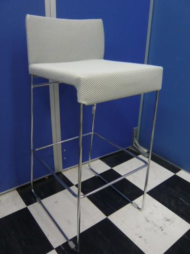 【￥２,０００】■状態良好■ハイチェア入荷です。オフィスの休憩室にどうぞ！【会議チェア】
                                    中古
            