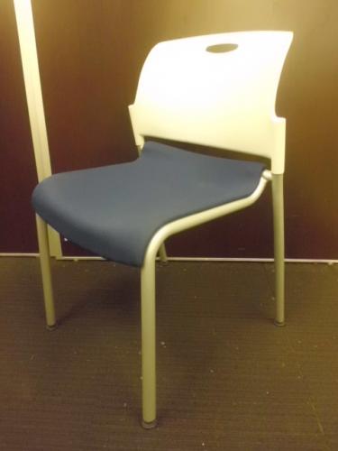 【￥５.２５０　状態良好シリーズ】　内田洋行製　スタックチェア　■　状態良好【会議チェア】
                                    中古
            