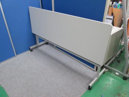 W1800サイズのサイドスタックテーブルが入荷。D600だからゆったり使えます。キャスター付いているから収納にも便利。
                                    中古
            