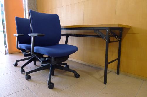 折りたたみテーブル＋オカムラ　ヴィスコンテ　2脚【セット商品】
                                    新古品
            