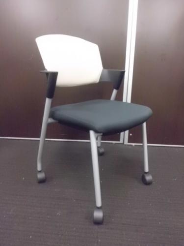 【￥６.３００　状態良好シリーズ】　コクヨ製　プロッティチェア　■　状態良好【会議チェア】
                                    中古
            