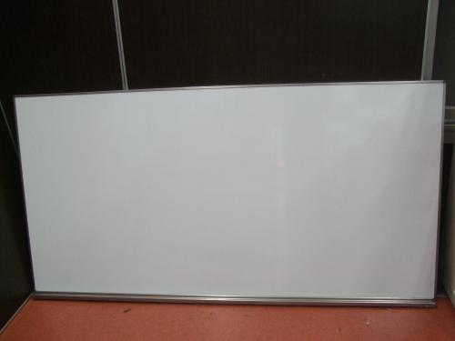 壁掛けホワイトボード　幅1800　タイプ！！　ペン受け付き☆
                                    中古
            