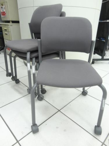 ■コクヨ製【KOKUYO】　スタッキングチェア４脚セット【会議チェア】
                                    中古
            