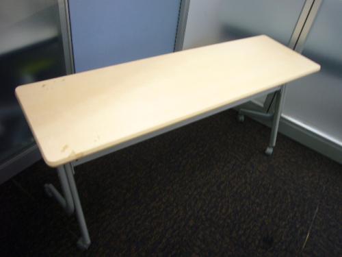 内田洋行製【サイドスタックテーブル】折りたたみが出来て便利！！【人気の小さめサイズ】ナチュラルカラーが綺麗です
                                    中古
            