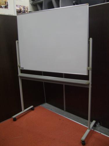 人気商品■コクヨ製　自立式ホワイトボード■【両面タイプ】
                                    中古
            