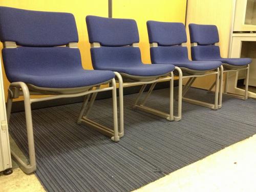 【会議用椅子】スタッキングチェア4脚セット（ドーサルチェア）【7/3更新】<br>【状態良好品】【数が揃います】【座り心地抜群】【超オススメ品】【セット商品】【会議チェア】
                                    中古
            