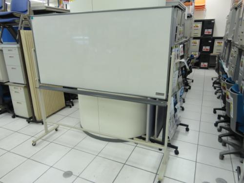 コクヨ製　ホワイトボード　自立式/両面無地　
                                    中古
            