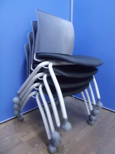 【事務用品】|アイコ（aico）|ネスティングチェア｜キャスター付|状態良好｜【会議チェア】
                                    中古
            