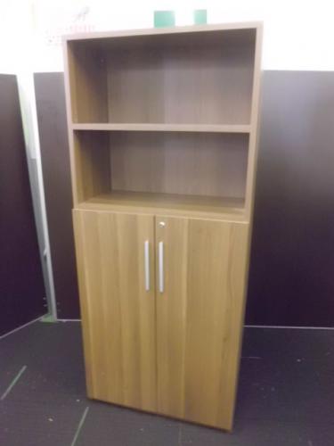 【￥７.７７７　使えればいいやシリーズ】　木目調書庫　■　カケ有りの為、オツトメ品
                                    中古
            