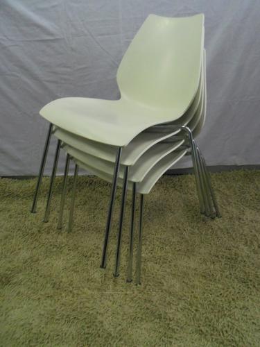 【4脚セット商品】　■　スタッキングチェア　MAUI(マウイ)チェア　■　Kartell/カルテル【会議チェア】
                                    中古
            