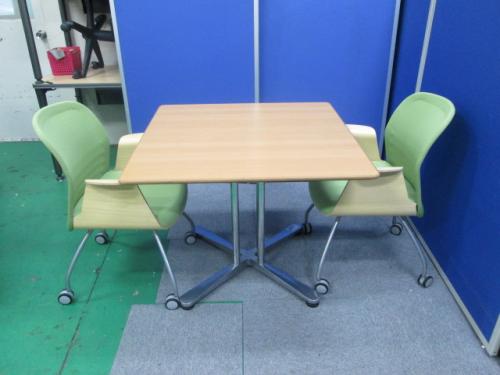 【セット商品】オカムラ製インターレイスの角テーブルと高級ミーティングチェア・ペテラチェアのセット商品です。
                                    中古
            