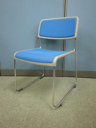 【￥９９９ 座れればいいやシリーズ！】コクヨ製　スタッキングチェア　■若干の汚れ気にならない方にお勧め！【会議チェア】
                                    中古
            