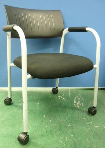 ミーティングチェア　Dauphin　ドーファン　93シリーズ キャスター付・肘付<br> ドイツの高級家具ブランド品【会議チェア】
                                    中古
            