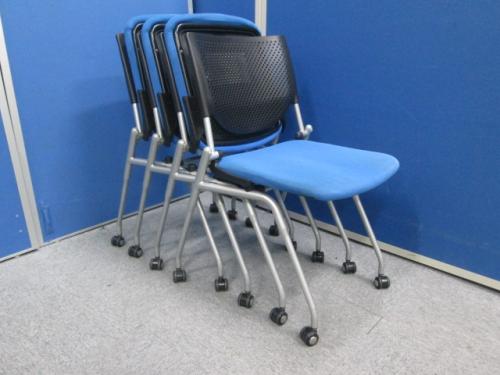 【オカムラ製ネスティングチェア　プロスタック】キャスター付省スペースチェア【会議チェア】
                                    中古
            