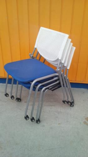 キャスター付き　スタッキングチェア　4脚セット【会議チェア】
                                    中古
            