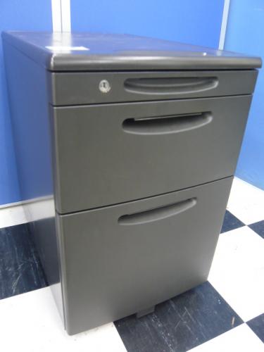 【状態良好　オカムラ製】3段ワゴン入荷　ブラック色　希少カラーですので、お問い合わせはお早めに！
                                    中古
            