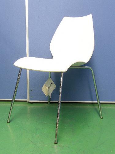【23脚入荷！⇒残り12脚】スタッキングチェア MAUI マウイ チェア　Kartell/カルテル　【会議チェア】
                                    中古
            