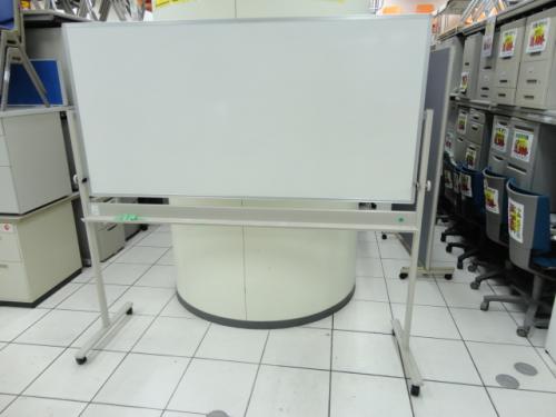イトーキ製　ホワイトボード　両面無地タイプ　W1800
                                    中古
            