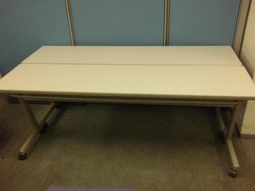 コクヨ製スタックテーブル　お得な2台セット
                                    中古
            