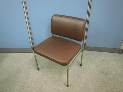 【￥５２５　座れればいいやシリーズ！】　イトーキ製　ミーティングチェア　〜レザータイプ〜【会議チェア】
                                    中古
            