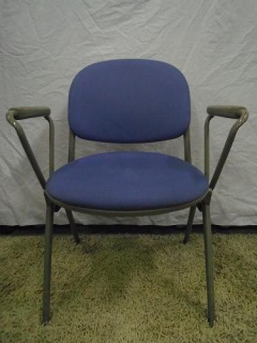 オカムラ製■スタッキングチェア■8脚入荷　【ロット】【会議チェア】
                                    中古
            