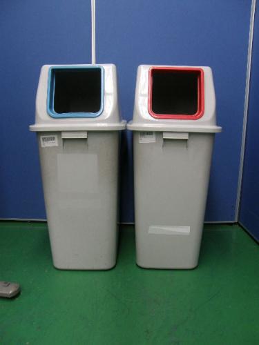 ゴミ箱　ダストボックス　※カラーはお選びできません。
                                    中古
            