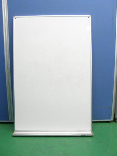 【2台入荷！】壁掛けホワイトボード　■幅600mm 高さ900mm ■縦型タイプ コクヨ製　粉受け付き
                                    中古
            
