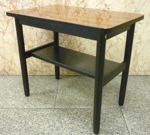 　つやのある濃い木目が応接室にぴったり!
                                    中古
            