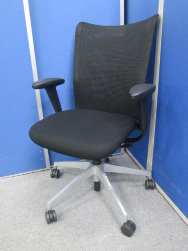 ■状態良好■イトーキ製プラオα（PRAOα）チェア肘付きが入荷。■人気のメッシュタイプ■インテリア性の高いデザインがコンセプト【OAチェア】
                                    中古
            