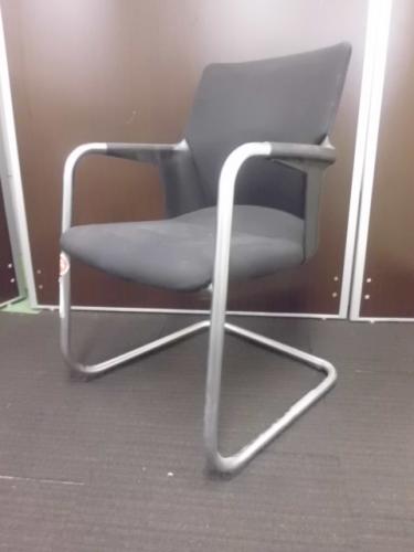 【￥９９９　使えればいいやシリーズ】　コクヨ製　ミーティングチェア　破れ有りの為、オツトメ品【会議チェア】
                                    中古
            