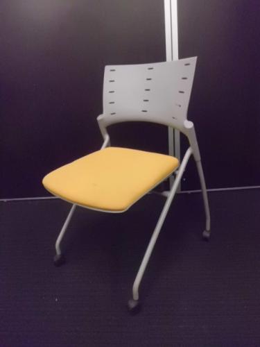 【￥９９９　使えればいいやシリーズ】　イトーキ製　ミーティングチェア　【会議チェア】
                                    中古
            