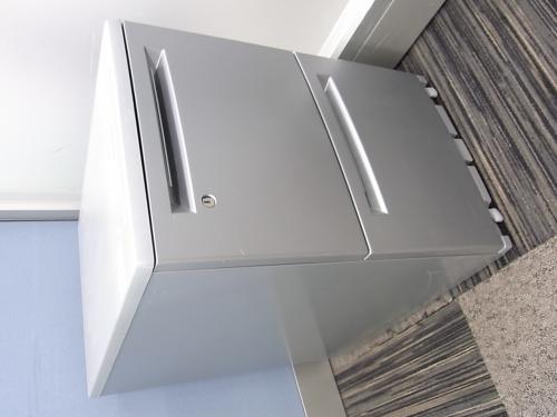 【状態良好＆希少在庫】コクヨ製ガラスショーケース！中のガラス板は好きな位置に調整できます！キャスター付きなので移動ラクラク！【錦糸町店厳選商品】
                                    中古
            