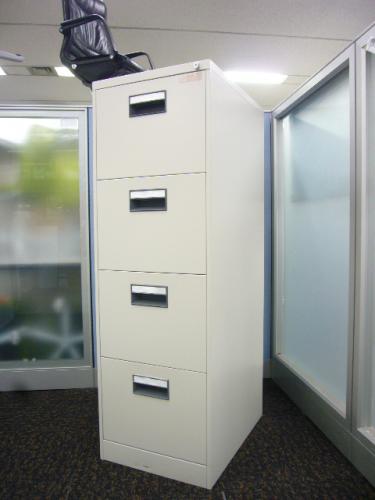 コクヨ製B4ファイルキャビネット！人気のファイルキャビネットが入荷しました！【状態良好】
                                    中古
            