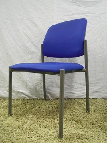 イトーキ製■ブルースタッキングチェア【会議チェア】
                                    中古
            