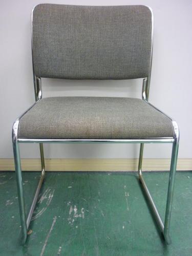 【特価品】　スタッキングチェア　ナイキ(NAIKI)<br>布地に穴、汚れあり【会議チェア】
                                    中古
            